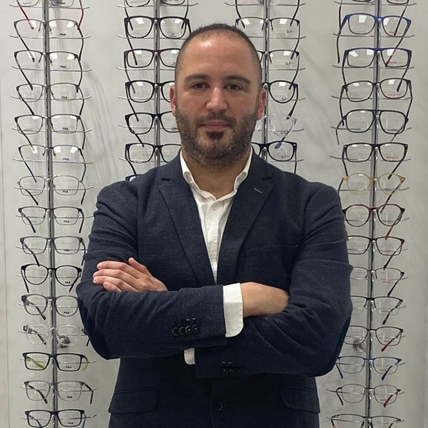 Experto en gestión y finanzas del sector óptico
